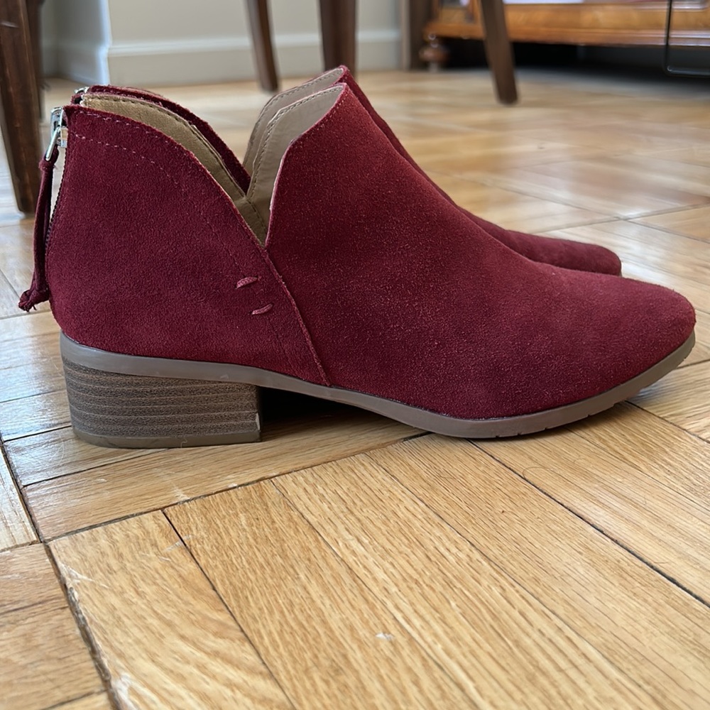 Kenneth Cole Reaction Side Skip Burgundy Suede Boot, Size 8